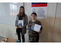 Petra Astrid Michel (I.A) s diplomom za 1. miesto a Laura Kozolkov (VI.D) s diplomom za 2. miesto v kategrii 2A