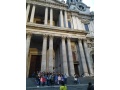 Spolon fotografia pedaggov a iakov gymnzia pred St. Pauls Cathedral v Londne