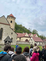 Tri dni mimo �koly, ktor� st�li za to