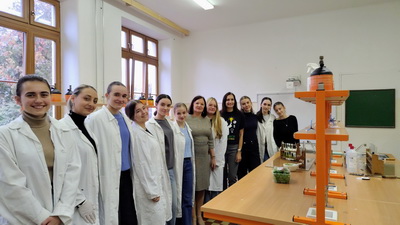 Ch�mia v�ade okolo n�s a&nbsp;�o na to v�ely?