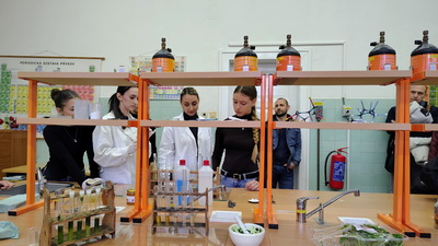 Ch�mia v�ade okolo n�s a&nbsp;�o na to v�ely?