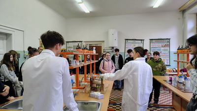 Ch�mia v�ade okolo n�s a&nbsp;�o na to v�ely?