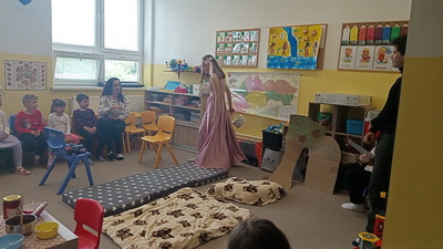 Medved� pr�beh v materskej �kole: Mary a �tyri medvede o�ili na javisku