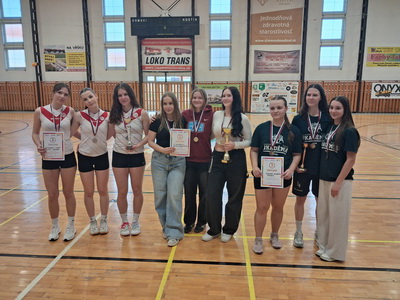 Na�e gymnazistky op� �iarili � Striebro z&nbsp;krajsk�ho kola bedmintonu obh�jen�!