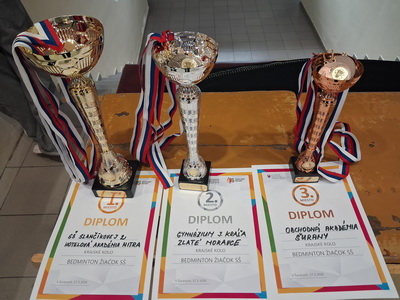 Na�e gymnazistky op� �iarili � Striebro z&nbsp;krajsk�ho kola bedmintonu obh�jen�!