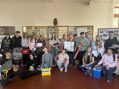 Bl�zniv� 1. apr�l na Gymn�ziu Janka Kr�a!