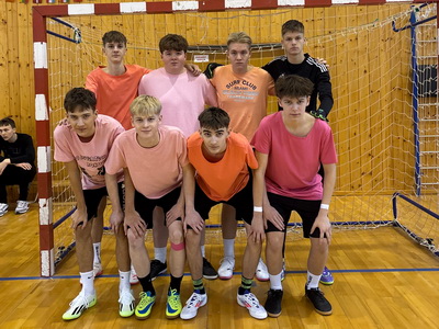 Viano�n� futsalov� turnaj na Gymn�ziu Janka Kr�a