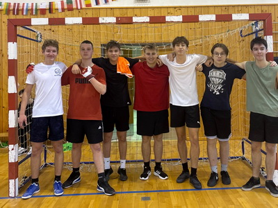 Viano�n� futsalov� turnaj na Gymn�ziu Janka Kr�a