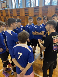 Majstrovstv� kraja vo volejbale op� v �portovej hale Gymn�zia J. Kr�a 