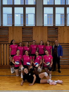 Majstrovstv� kraja vo volejbale op� v �portovej hale Gymn�zia J. Kr�a 